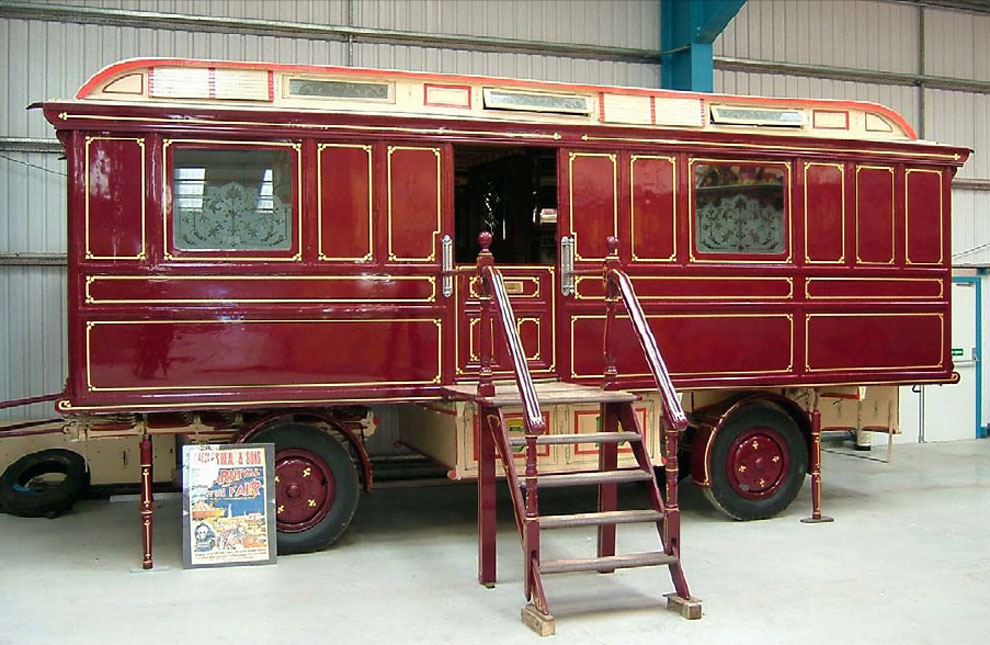 Charles-Heal-living-wagon